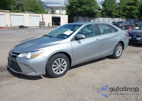 2017 Toyota Camry Le z USA, uszkodzony, nr VIN 4T1BF1FK6HU731523